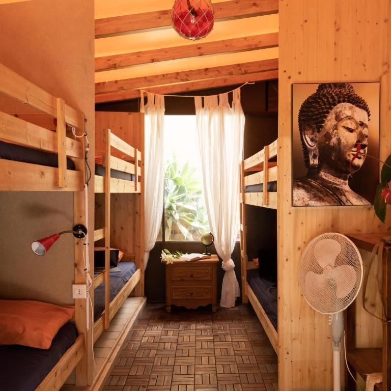 Hostel Los Amigos By Youroom La Mareta Екстер'єр фото